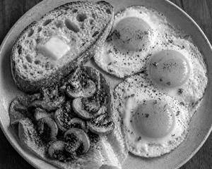 Sunny Side Up Eggs With Sourdough Toast
