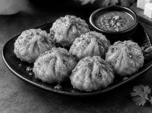 Vegetable fried momos
