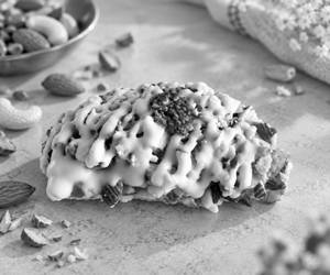 Badam Choco Gujia Kg