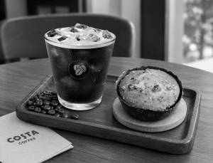 Iced Americano & Date And Walnut Round Cake