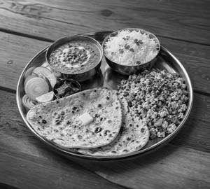 Paneer Bhurji, 2 Butter Roti , Dal & Rice