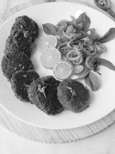 Spl Chicken Seekh Gilauti Kebab (650ml Box)