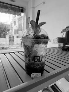 Kala khatta mojito