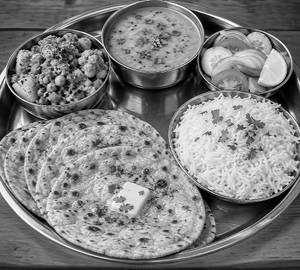 Sev Tamatar Thali