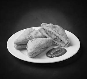 Bread Pakoda  With Chutney    [1 Pc]