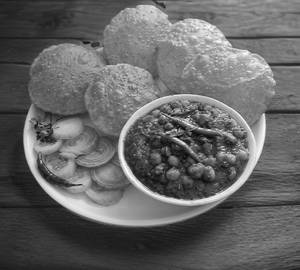 Chhola +  4 Poori+Salaad