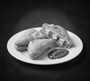 Paneer Bread Pakoda With Chutney  [1 Pc]
