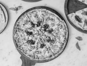 Seafood Marinara Pizza Topped With Onion & Basil