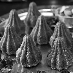 Amba Modak Box (2Pc)