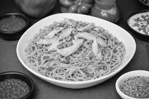 Sizzling Egg Chicken Hakka Noodles