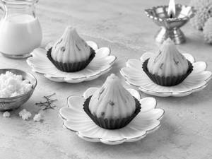 Modak Khoya Kesar