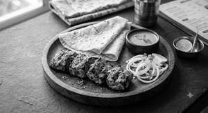 Chicken Tikka & Rumali Roti Combo (4 Pcs)