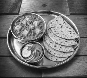 Matar Paneer+ 4 Roti + Salad
