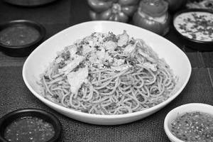 Sizzling Egg Hakka Noodles