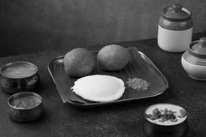 1pc Idli + 2pc Mysore Bajji