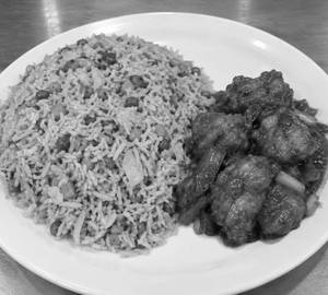 Veg Fried Rice With Chilli Chicken [4 Pieces]