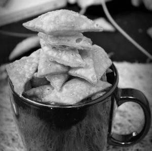 Hot Maida Chips (250 Gms)