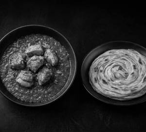 Boneless Chicken Curry Of Choice With Bread