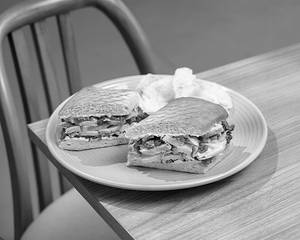 Smoked Chicken Protein (44g) Sandwich