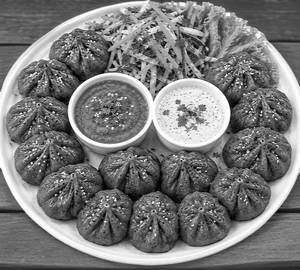 Raagi Steamed Veg Momos