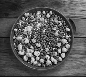 Roasted peanut makhana