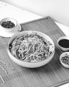 Chilli Basil Hakka Noodle.