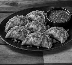 Veg Schezwan momo [8P]