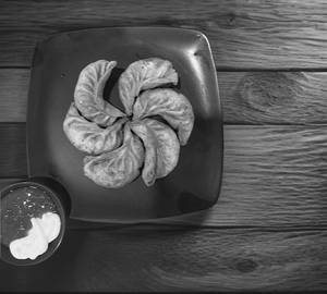 Veg fried momos [6 pieces]