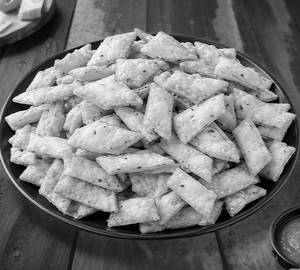 Crispy Namkeen Pare