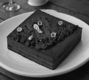 8 Layer Chocolate Cake [500 G]