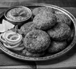 Chicken Shami Kabab With 2 Plain Paratha