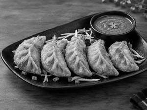 Veg Momos Fried [5 Pieces]