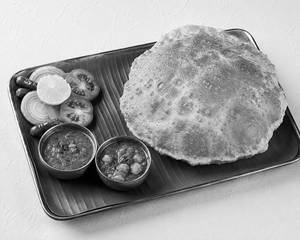 Chola Poori (channa Masala & Salad)