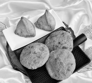 Samosa [2 Pieces]+Pyaaz Kachori [3 Pieces]