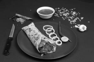 Jumbo Egg Chilly Chicken Roll