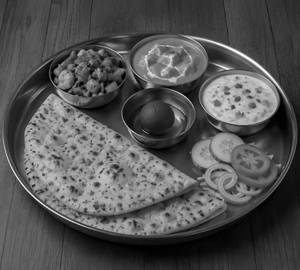 Paneer Naan With Shahi Paneer Gulab Jamun