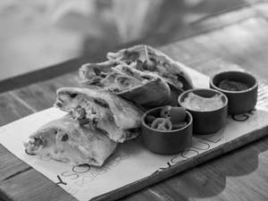 Falafel In Pita Pockets (4 Pcs)