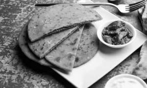 Sattu Paratha With Garlic