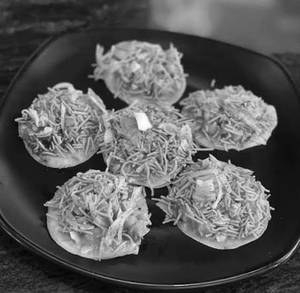 Schezwan Aloo Puri 