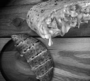 Makhani Stuffed Garlic Bread
