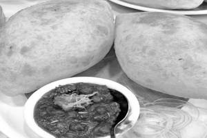 Chole Bhature [2 pcs]