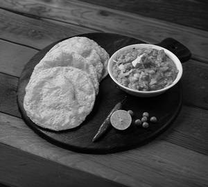 Poori Bhaji (4 Pcs)