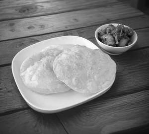 Poori (01) With Chicken Curry (02) Pieces