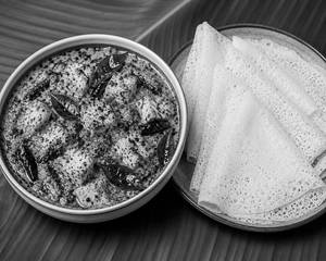 Kari Patta Paneer With Neer Dosa