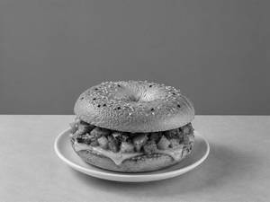 Pesto Veggie Bagel