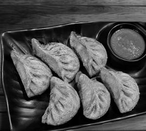 Fried Momos With Tikhi Chutney ( 6 Pices )
