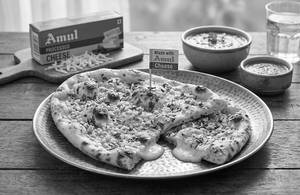 Cheese Garlic Naan(amul Cheese)