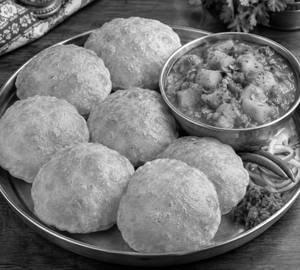 7 Puris with Aloo Tamatar sabji