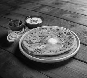 Pyaz Paratha With Achar Combo