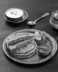 Mix Veg Paratha.